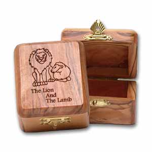 Large The Lion and the Lamb Olive Wood Box
